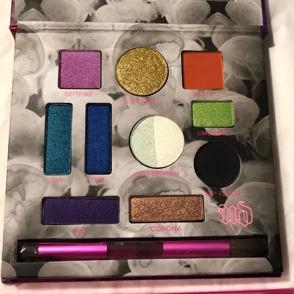Urban Decay x Kristen Leanne eyeshadow palette